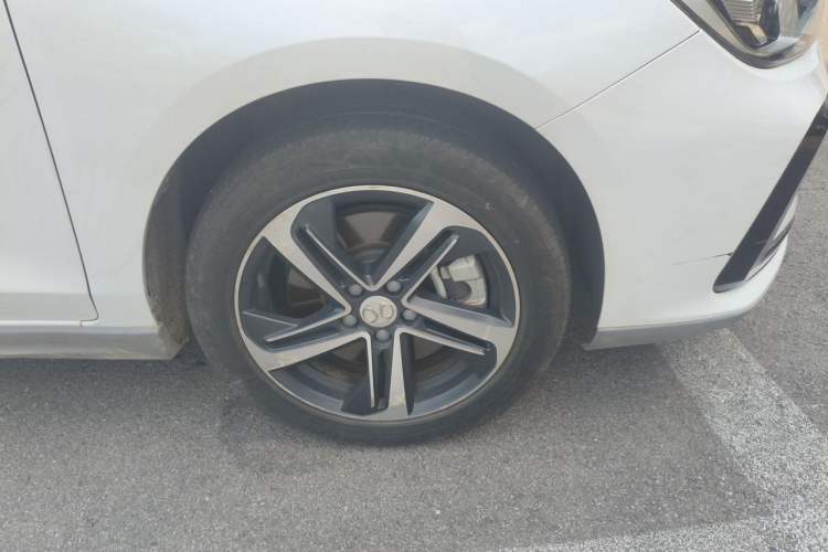 Used BAIC Beijing EU5 2018 R500 Smart Wind Edition Right Front Wheel Hub