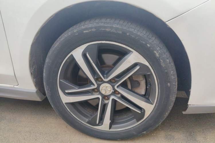 Used BAIC Beijing EU5 2018 R500 Smart Wind Edition Right Front Wheel Hub