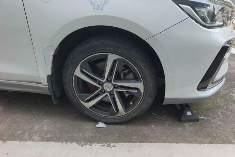 Used BAIC Beijing EU5 2018 R500 Smart Wind Edition Right Front Wheel Hub