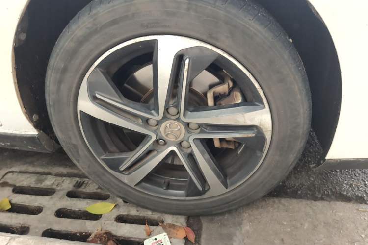 Used BAIC Beijing EU5 2018 R500 Smart Wind Edition Right Front Wheel Hub