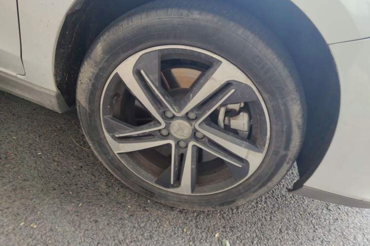 Used BAIC Beijing EU5 2018 R500 Smart Edition Right Front Wheel Hub