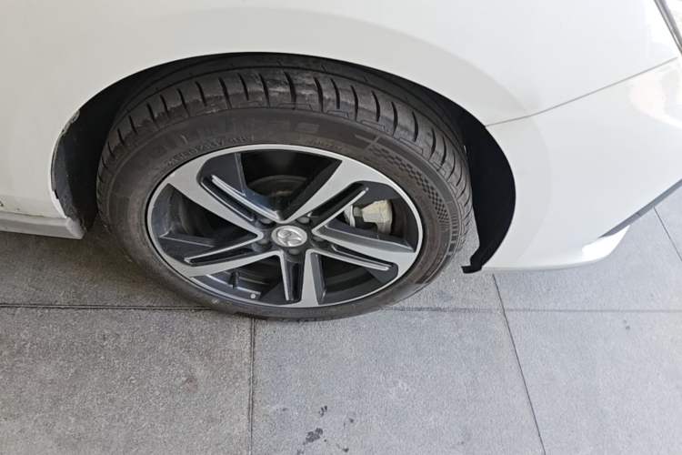 Used BAIC Beijing EU5 2018 R500 Smart Wind Edition Right Front Wheel Hub