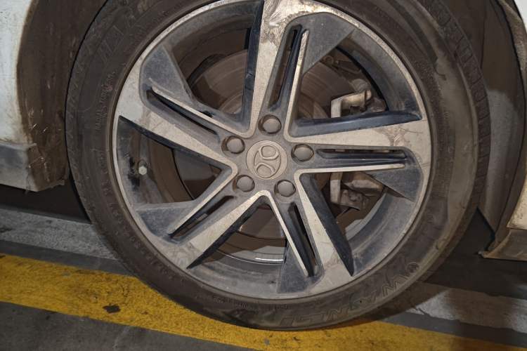 Used BAIC Beijing EU5 2018 R500 Smart Wind Edition Right Front Wheel Hub