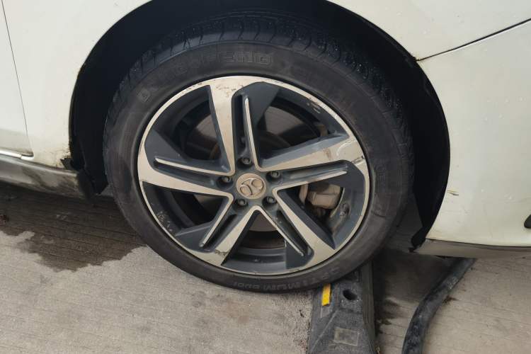Used BAIC Beijing EU5 2018 R500 Smart Wind Edition Right Front Wheel Hub