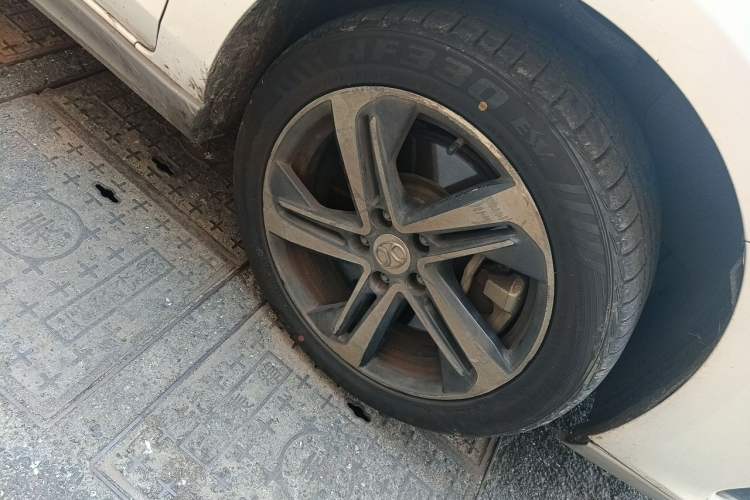 Used BAIC Beijing EU5 2018 R500 Smart Wind Edition Right Front Wheel Hub