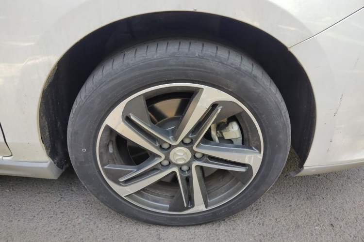 Used BAIC Beijing EU5 2018 R500 Smart Edition Right Front Wheel Hub