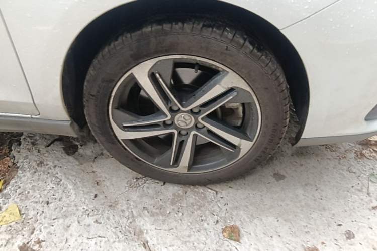 Used BAIC Beijing EU5 2018 R500 Smart Wind Edition Right Front Wheel Hub