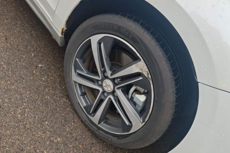 Used BAIC Beijing EU5 2018 R500 Smart Wind Edition Right Front Wheel Hub
