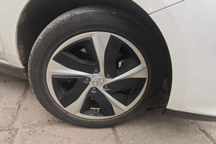 Used BAIC Beijing EU5 2018 R550 Smart Trend Edition Right Front Wheel Hub
