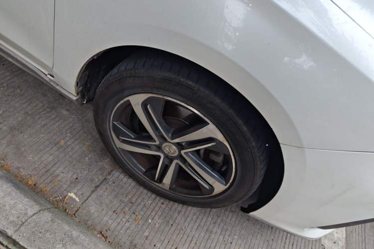 Used BAIC Beijing EU5 2018 R500 Smart Wind Edition Right Front Wheel Hub