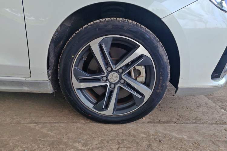 Used BAIC Beijing EU5 2018 R500 Smart Wind Edition Right Front Wheel Hub