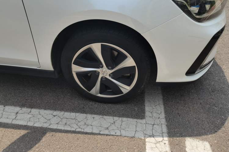Used BAIC Beijing EU5 2018 R550 Smart Trend Edition Right Front Wheel Hub