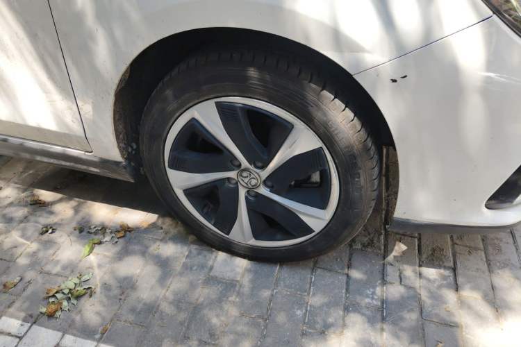 Used BAIC Beijing EU5 2018 R550 Smart Trend Edition Right Front Wheel Hub