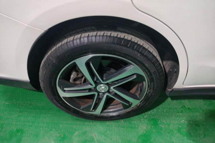 Used BAIC Beijing EU5 2018 R550 Smart Trend Edition Right Rear Wheel Hub
