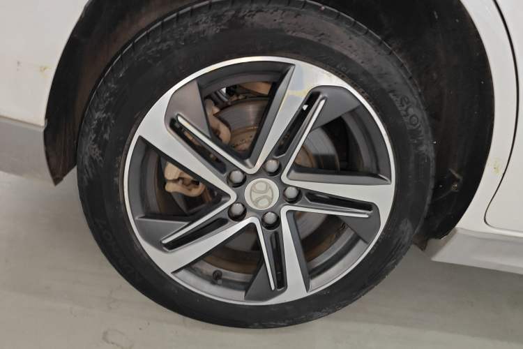 Used BAIC Beijing EU5 2018 R500 Smart Wind Edition Right Rear Wheel Hub