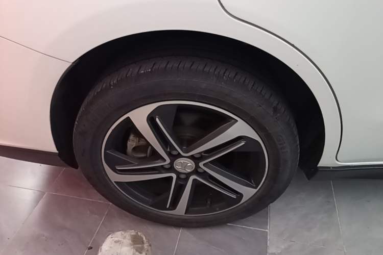 Used BAIC Beijing EU5 2018 R550 Smart Trend Edition Right Rear Wheel Hub