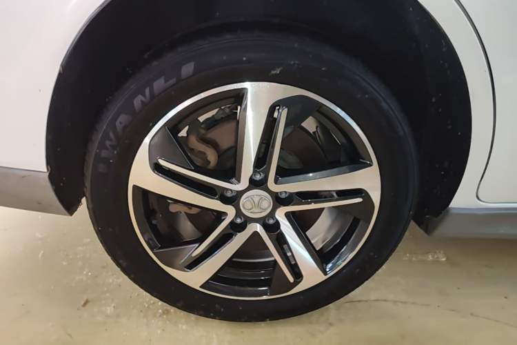 Used BAIC Beijing EU5 2018 R500 Smart Wind Edition Right Rear Wheel Hub