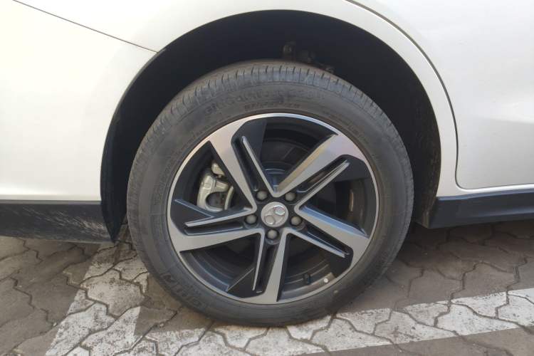 Used BAIC Beijing EU5 2018 R550 Smart Trend Edition Right Rear Wheel Hub