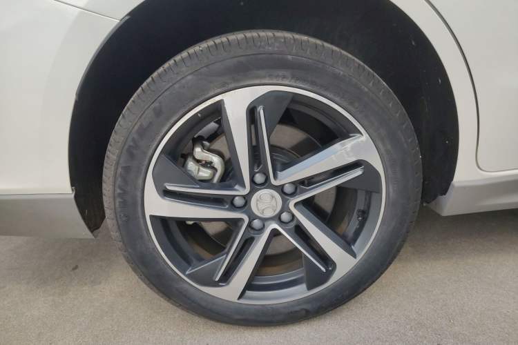 Used BAIC Beijing EU5 2018 R500 Smart Edition Right Rear Wheel Hub