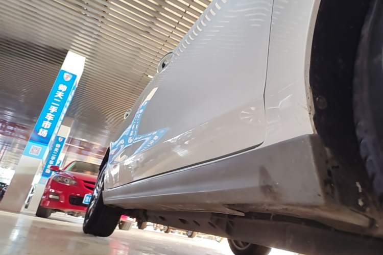 Used BAIC Beijing EU5 2018 R500 Smart Wind Edition Right Side Sill
