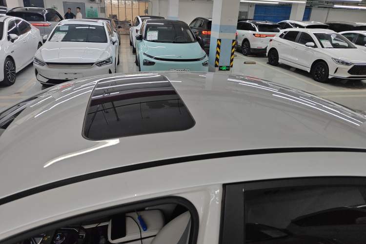 Used BAIC Beijing EU5 2018 R500 Smart Wind Edition Roof