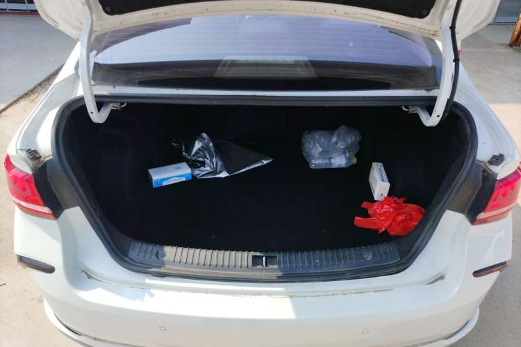 Used BAIC Beijing EU5 2018 R500 Smart Wind Edition Trunk
