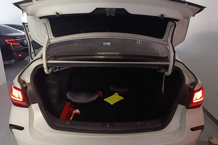 Used BAIC Beijing EU5 2018 R550 Smart Trend Edition Trunk