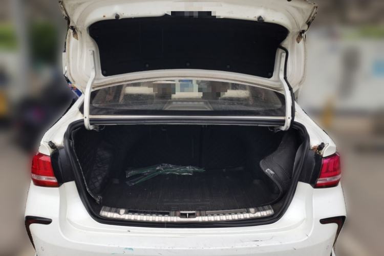 Used BAIC Beijing EU5 2018 R500 Smart Wind Edition Trunk