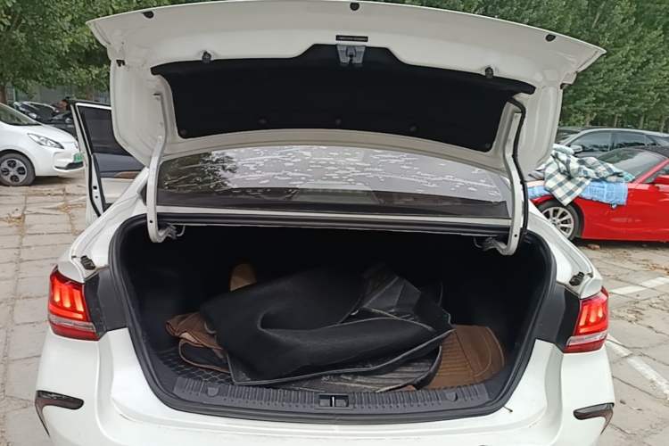 Used BAIC Beijing EU5 2018 R500 Smart Wind Edition Trunk