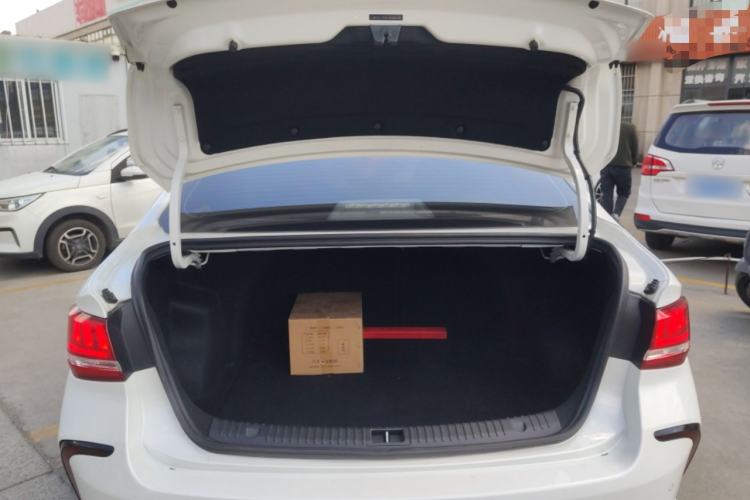 Used BAIC Beijing EU5 2018 R500 Smart Edition Trunk