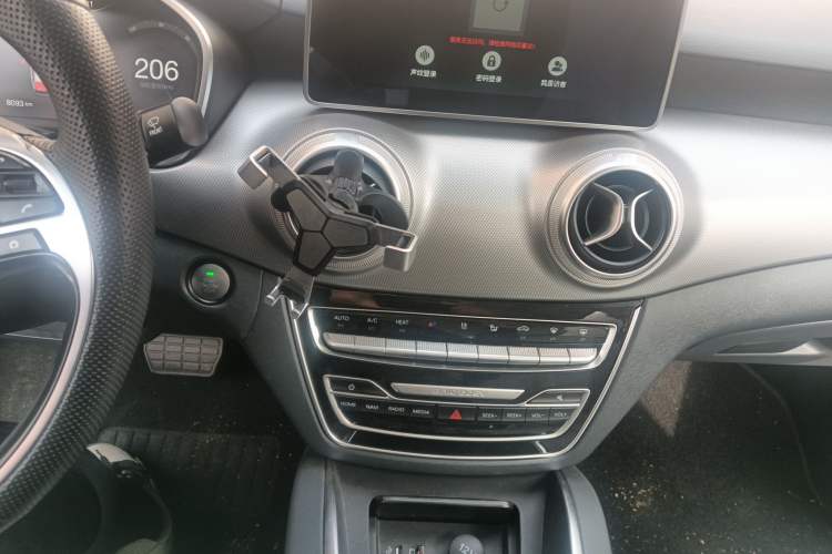 Used BAIC Beijing EU5 2019 R600 Smart Fashion Edition Audio And AC Panel