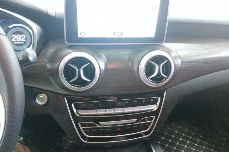 Used BAIC Beijing EU5 2019 R500 Smart Wind Edition Audio And AC Panel