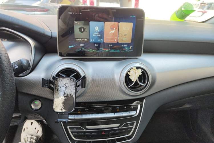Used BAIC Beijing EU5 2019 R600 Smart Fashion Edition Audio And AC Panel