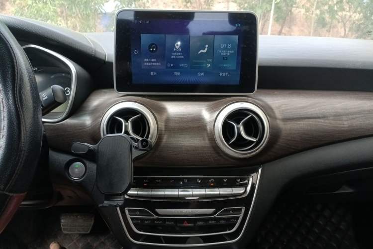 Used BAIC Beijing EU5 2019 R500 Smart Wind Edition Audio And AC Panel