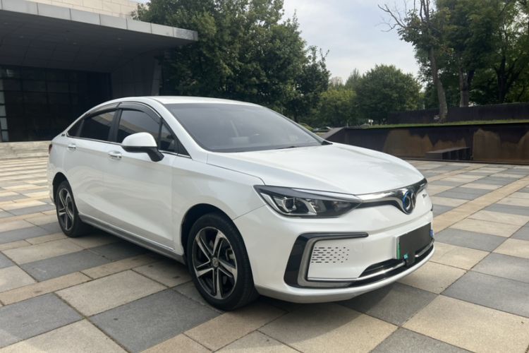 Used BAIC Beijing EU5 2019 R500 Smart Edition Exterior 2