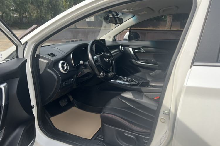 Used BAIC Beijing EU5 2019 R500 Smart Edition Interior 3