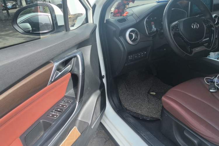 Used BAIC Beijing EU5 2019 R500 Smart Wind Edition Interior 3