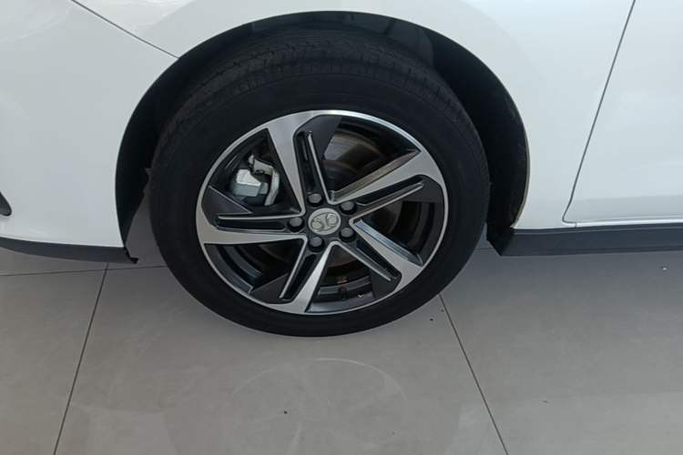 Used BAIC Beijing EU5 2019 R500 Smart Wind Edition Left Front Wheel Hub