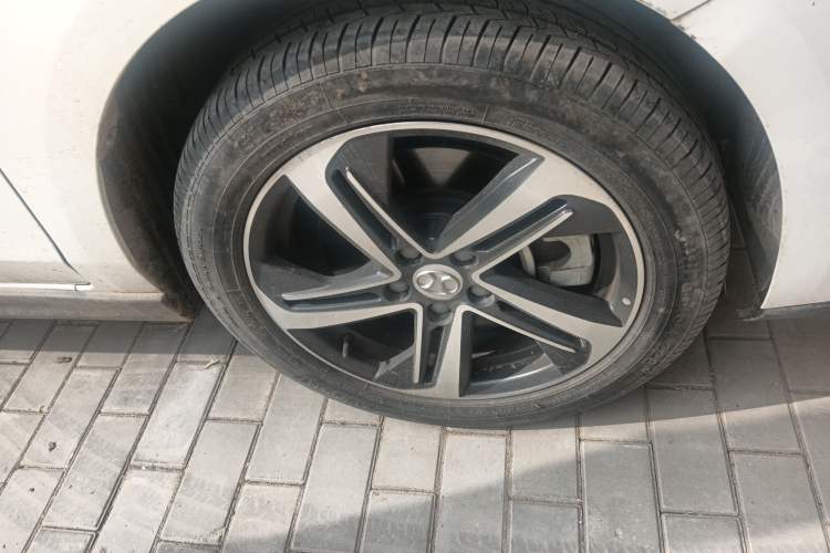 Used BAIC Beijing EU5 2019 R600 Smart Fashion Edition Right Front Wheel Hub