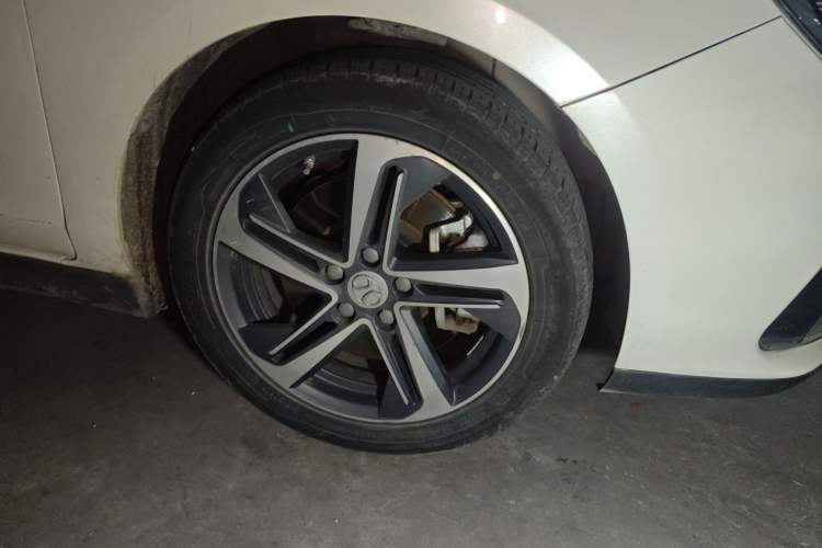 Used BAIC Beijing EU5 2019 R500 Smart Wind Edition Right Front Wheel Hub