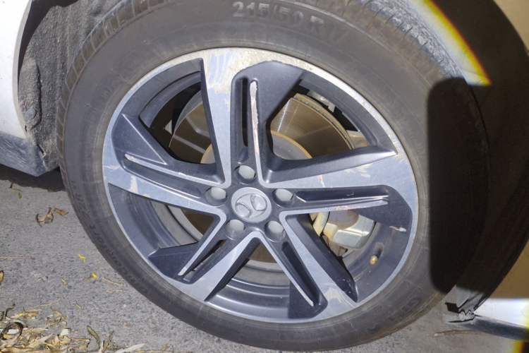 Used BAIC Beijing EU5 2019 R500 Smart Wind Edition Right Front Wheel Hub