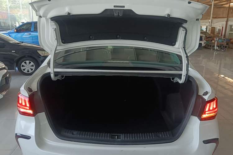 Used BAIC Beijing EU5 2019 R500 Smart Wind Edition Trunk