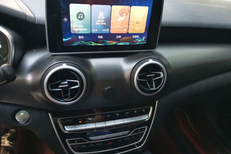 Used BAIC Beijing EU5 2020 R600 Smart Fashion Edition Audio And AC Panel
