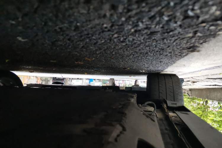 Used BAIC Beijing EU5 2020 R600 Smart Fashion Edition Chassis Front Left
