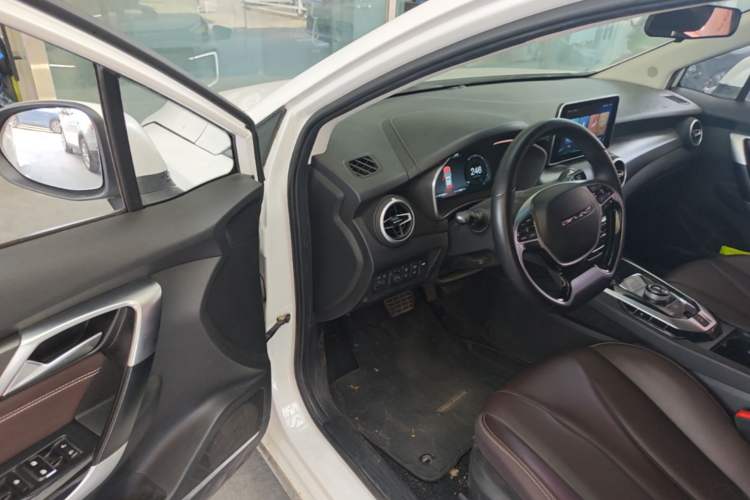 Used BAIC Beijing EU5 2020 R600 Smart Fashion Edition Driver Seat