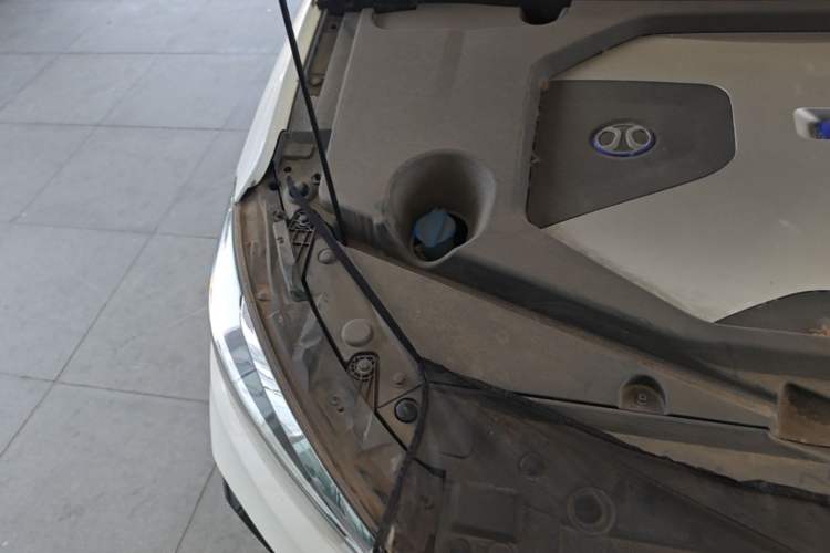 Used BAIC Beijing EU5 2020 R600 Smart Fashion Edition Engine Bay Right