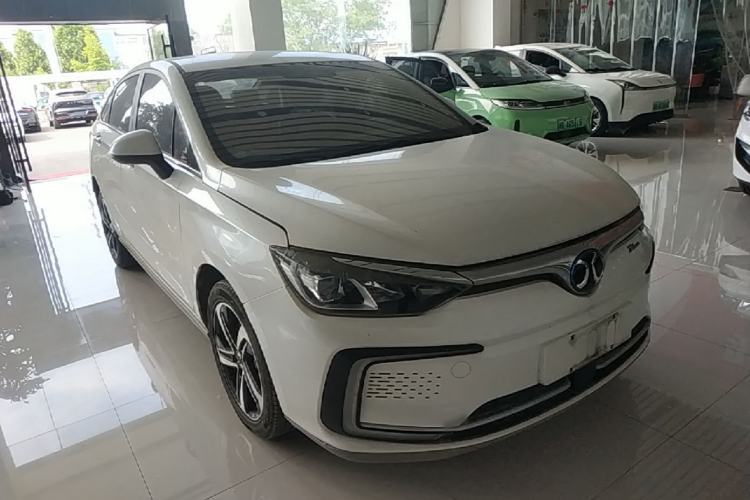 Used BAIC Beijing EU5  Front Right 45 Deg