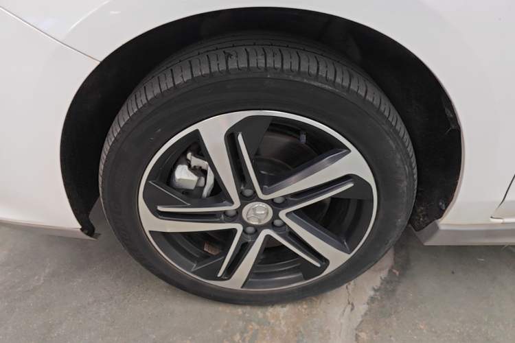 Used BAIC Beijing EU5 2020 Classic Model R500 Smart Wind Edition Left Front Wheel Hub