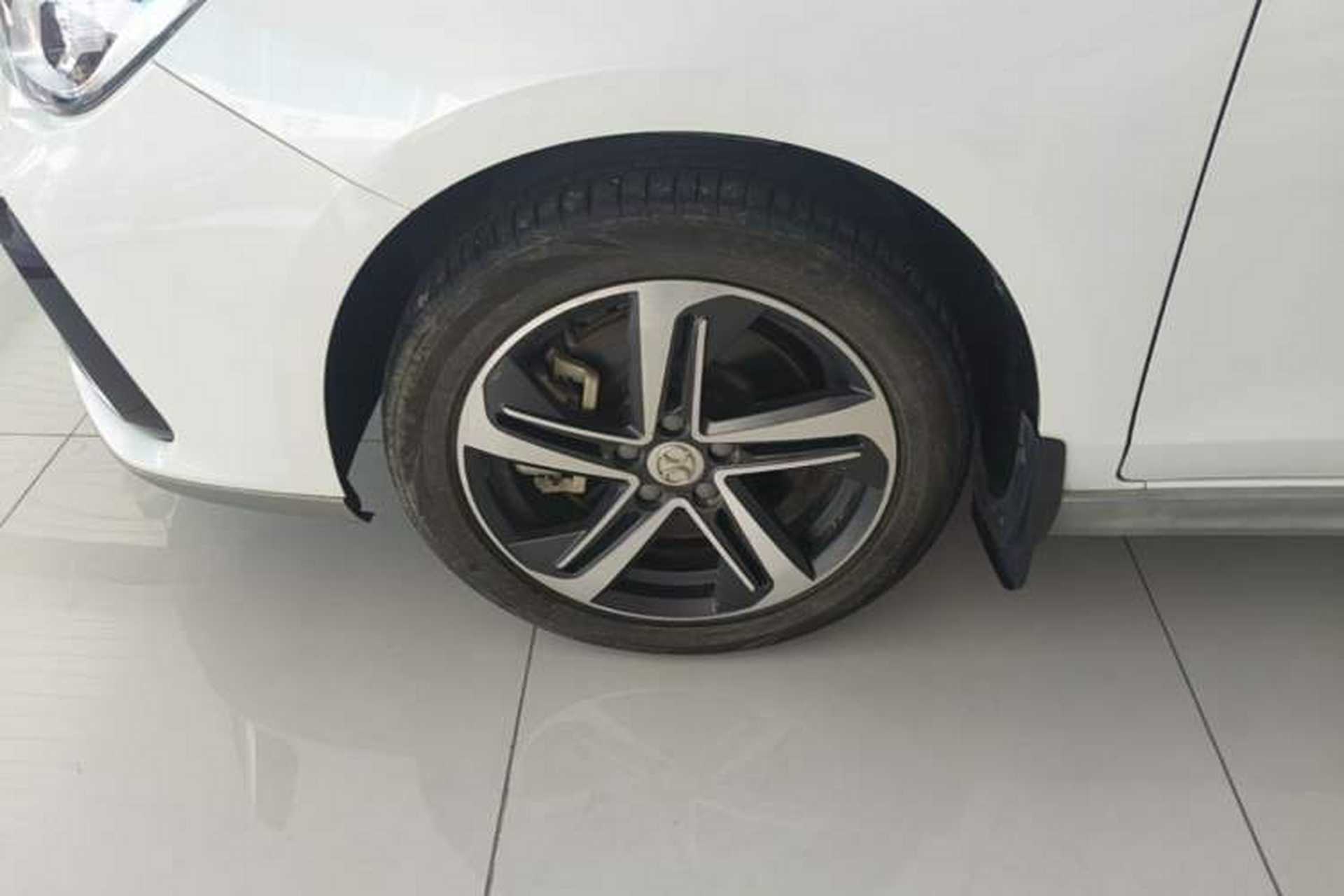 Used BAIC Beijing EU5 2020 Classic Model R500 Smart Wind Edition Left Front Wheel Hub