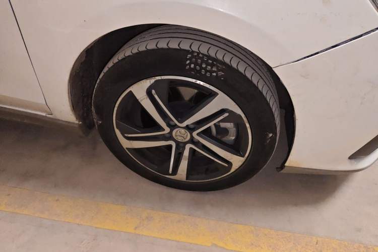Used BAIC Beijing EU5 2020 Classic Model R500 Smart Wind Edition Right Front Wheel Hub